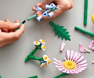 LEGO® Icons 10347 - Малък слънчев букет