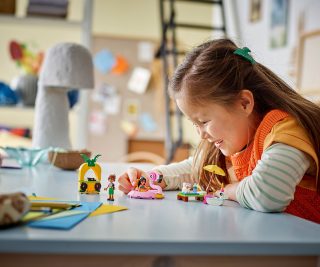 LEGO® Friends 42658 - Парти край басейна с еднорог и фламинго