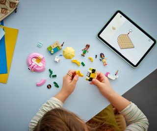LEGO® Friends 42658 - Парти край басейна с еднорог и фламинго