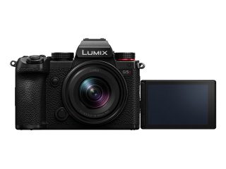 Фотоапарат Panasonic Lumix S5D с обектив 18-40mm f/4.5-6.3