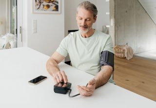 Апарат за кръвно налягане Beurer BM 48 BT upper arm blood pressure monitor
