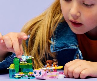 LEGO® Friends 42681 - Приключенска лодка-аксолотъл