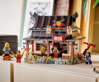 LEGO® NINJAGO 71858 - 15-та годишнина: ковачница „четирите оръжия“