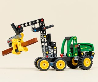 LEGO® Technic 42218 - Колесен комбайн John Deere 1470h