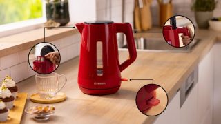 Bosch TWK1M124 MyMoment пластмасова кана, 2400 W, 1.7 l, индикатор за чаши, филтър за варовик, тройна функция за безопасност, червена