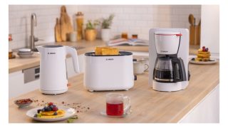 Bosch TWK2M161 MyMoment пластмасова кана, 2400 W, 1.7 л, индикатор за чаши, филтър за варовик, тройна функция за безопасност, бяла