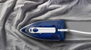 Ютия Tefal FV2838E0 Express Steam, тъмно синя и бяла, 2400W, 40g/min, ударна пара 180g/min, анти-капкова, резервоар 270 ml, керамична плоча