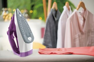 Ютия Tefal FV2836E0, Express Steam, лилава, 2400W, 35g/min, ударна пара 165g/min, AD, резервоар за вода 270ml, керамична плоча