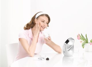 Beurer BS 49 осветено козметично огледало; 12 LED; 5x увеличение; 2 огледала; 11 см