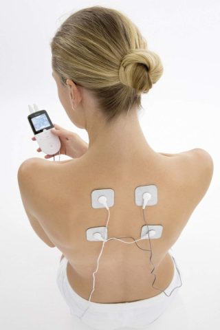 Beurer EM 49 цифров апарат TENS/EMS, болкоуспокояваща терапия (TENS), мускулна стимулация (EMS), импулсен масаж, 4 електрода, 2 регулируеми канала, 70 тренировъчни програми