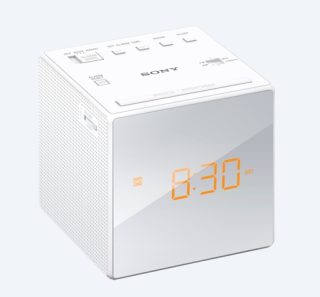 Sony ICF-C1 портативно радио, бяло