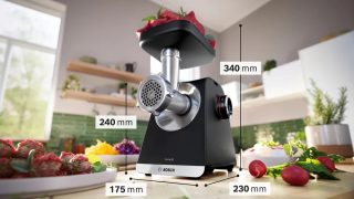 Bosch MFWS660B, SER6 Месомелачка – MultiPower 2100 W, планетарна предавателна кутия, 3,5 kg/min, с приставка за кебап, наденица, плодов сок и зеленчуци, функция обратно въртене, черен