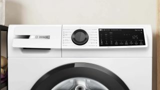 BOSCH WGJ24401BY SER6 перална машина, 9 кг, A, 1400 об/мин, 52/72dB(A), Iron Assist, waveDrum 65л, AntiStain 4 през приложението, черна-черносива врата, HC, наклонен директен сензорен дисплей