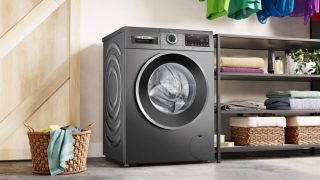 Пералня Bosch WGG244ZREU, SER6, 9kg, A, 1400rpm, 51/71dB(A), Iron Assist, AntiStain 4, waveDrum 65l, сребристо-черна врата, чугунено сива