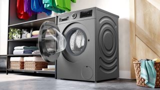 Пералня Bosch WGG244ZREU, SER6, 9kg, A, 1400rpm, 51/71dB(A), Iron Assist, AntiStain 4, waveDrum 65l, сребристо-черна врата, чугунено сива