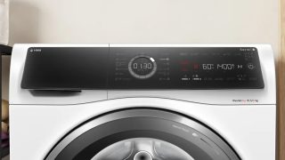 Пералня със сушилня Bosch WNC254A0BY, SER8, 10,5/6 kg, D/A, 1400 rpm, i-DOS, Home Connect, Iron Assist, хром черно-сив врати