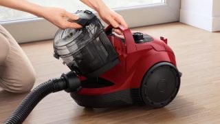 Bosch BGC21X350, SER4 безторбичеста прахосмукачка, 750 W, 2.0 L, 78 dB(A), Червена