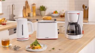 Тостер Bosch TAT3M121 MyMoment Compact, 950 W, автоматично изключване, настройка за размразяване и затопляне, разглобяема и сгъваема поставка за хлебчета, високо повдигане, матово бял
