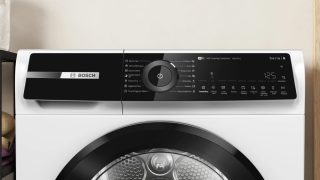 Bosch WQN246D0BY SER6 сушилня с термопомпа 9kg B/B, 59dB, Self-Cleaning Condenser, дренажен комплект, бяла-черно-сива врата, HC, наклонен сензорен дисплей