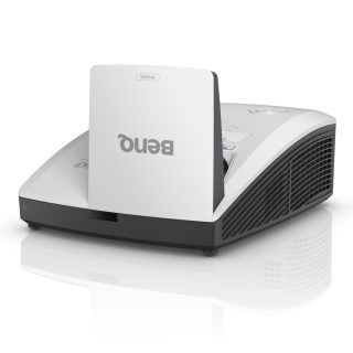 Мултимедиен проектор BenQ MW855UST+, DLP, WXGA (1280x800), ултракъс фокус, 3500 ANSI лумена, контраст 10000:1, вертикално преместване на обектива, HDMI 2.0 x2, RJ45, VGA вход x1, VGA изход, аудио вход/изход, RCA, 10W високоговорител x2, включен стенен монтаж, опционален Qcast и интерактивен модул, 5 кг