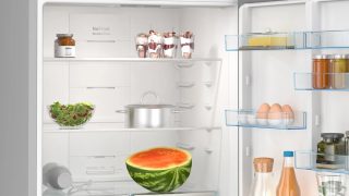Хладилник с фризер Bosch KGN76XIEP SER4, Total No Frost, E, 186 л, 40 dB, VitaFresh XXL, неръждаема стомана със защита от пръстови отпечатъци