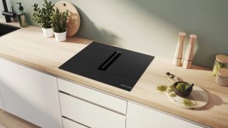 Bosch PVS611B16E, SER4, Готварски плот с вентилация 60 см, 4 зони (Combi + 2 зони) + аспиратор B, макс. 622 м3/ч, 69 dB, TouchSelect, Frameless, CleanAir+ филтри, 7,4 kW