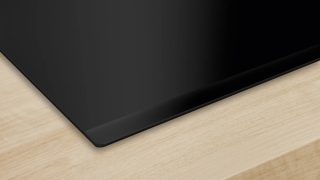 Bosch PVQ731H26E SER6 Индукционен плот с вградена вентилационна система 70cm, 2 Combi зони + аспиратор, B, макс. 622 m3/h, 69 dB, HC, Черен