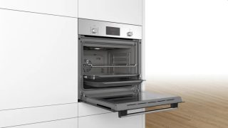 Вградена фурна Bosch HBF154ES0 с 3D HotAir, EcoClean Direct, 66 л, неръждаема стомана