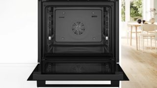 BOSCH фурна HBG536EB4, SER6, A+, ecoClean back+Hydro, 8 heat methods, AutoPilot 10, 1 ниво релса, SoftClose&SoftOpen, Air Fry поднос, черен