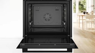 Bosch HBG539EB3 SER6 вградена фурна, A+, ecoClean back+Hydro, 14 HM, AutoPilot 40, 1 ниво водачи, TFT дисплей, SoftClose&SoftOpen, тава AirFry, черна
