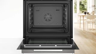 Bosch HBG7341B1 SER8 Вградена фурна 60 x 60 см, 71 л, TFT сензорен дисплей, цифров контролен пръстен, Hotair Gentle, функция Air Fry, A+, Eco Clean Direct, Oven Assistant, Home Connect, черен