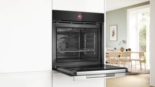 Bosch HBG7742B1, SER8, Вградена фурна 60 x 60 cm, 71 l, TFT сензорен дисплей, Дигитален контролен пръстен, Hotair Gentle, функция Air Fry, Сонда за месо, A+, Pirolитно+Хидролитно, Oven Assistant, Home Connect, Черен
