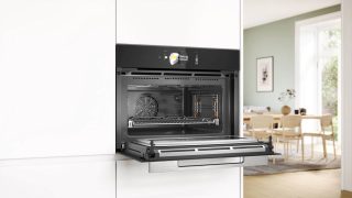 Bosch CMG778NB1, SER8 Компактна вградена фурна с микровълнова функция, 60 x 45 cm, 45 l, 900W, Цифров контролен пръстен, 4D горещ въздух, Hotair Gentle, функция Air Fry, Home Connect, Черен