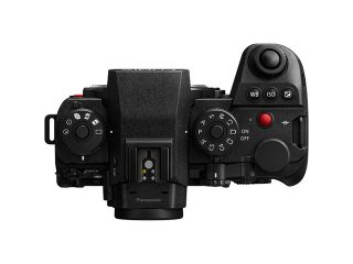 Фотоапарат Panasonic Lumix S1R II, с обектив S 24-105 мм / F4