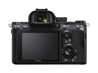 Фотоапарат Sony A7 III с обектив FE 28-70mm f/3.5-5.6