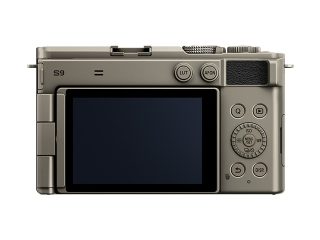 Фотоапарат Panasonic Lumix S9 с обектив S 18-40mm f/4.5-6.3, Titanium/Black