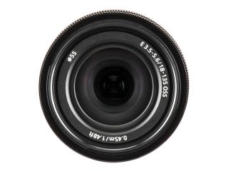Обектив Sony SEL 18-135mm f/3.5-5.6 OSS