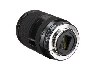 Обектив Sony SEL 18-200mm f/3.5-6.3 OSS LE