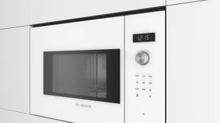 BOSCH микровълнова фурна за вграждане, 800 W, 20 l, AutoPilot 7, лява панта, бяла