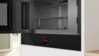 Bosch BEL7321B1 вградена микровълнова печка, 21 л, AutoPilot 10, LED осветление, лява панта, TFT, черен