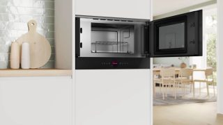 Bosch BER7321B1 вградена микровълнова фурна, 21 л, AutoPilot 10, LED осветление, дясна панта, TFT, черна