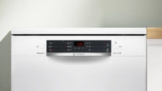 BOSCH SMS46KW02E, SER4, Свободностояща съдомиялна, E, Polinox, 9,5л, 13 комплекта, 6p/4o, 46dB(C), 3-то чекмедже, Rackmatic, бяла