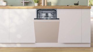 Bosch SPV2HMX02E, SER2, Съдомиялна, напълно вградена, 45 cm, D, 8,9 l, 10 комплекта, 5 програми/4 опции, 46 dB(C), Vario чекмедже, Auto програма, Rackmatic, Home Connect
