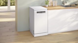 Bosch SPS4HMW13E, свободностояща съдомиялна 45см, D, 8,9л, 10 комплекта, 6p/5o, 44dB(B), Silence 43dB, 3-то чекмедже, R3, Rackmatic, бяла, HC