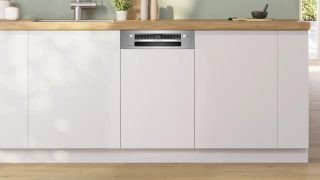 BOSCH SPI1HMS49E съдомиялна за вграждане 45 cm, E, 9,5 литра, 10 комплекта, 6п/5о, 44dB(B), 3-то чекмедже, Rackmatic, HC
