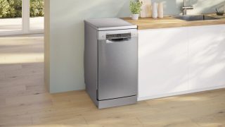 Bosch SPS4E33E, серия 4, свободностояща съдомиялна 45 см, B, EfficientDry, 8,7 л, 10 комп. комплекта, 6 п / 5 о, 44 dB(B), Silence 43 dB, 3-то чекмедже, R3, Rackmatic, неръждаема стомана, HC