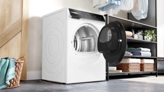 BOSCH WRB247CNBY SER8 Сушилня с термопомпа, 9 кг, A/A, 57 дБ, Air Max Dry, Auto Dry, Програмируем барабан, Самопочистващ се кондензатор, Iron Assist, дренажен комплект, интелигентно управление, бял и графитен