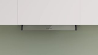 Bosch DBB65CC60 SER4, Аспиратор за вграждане 60 см B, 582 m³/h, 65 dB, 3 скорости, CoP B, Ефективност на мазнините 91% (B), Стъклен панел, Бутонен контрол, Matt black