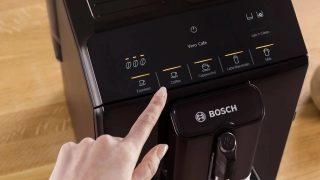 Кафемашина за еспресо Bosch TIE20129 автоматична, 1300 W, 1.4 л, 15 бара, с OneTouch и с пяна MilkMagic