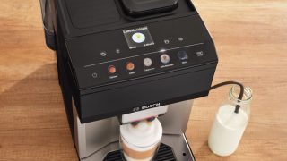 Bosch TPE40307, SER4, напълно автоматична кафемашина VeroCafe 15 bar, TFT дисплей, 9 напитки, Silver/Piano black, мляно кафе, AromaDouble Shot, CeramDrive